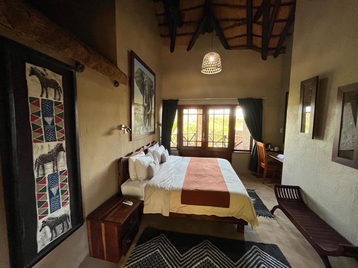 Crocodile Kruger Safari Lodge มาร์ลอทพาร์ค ภายนอก รูปภาพ