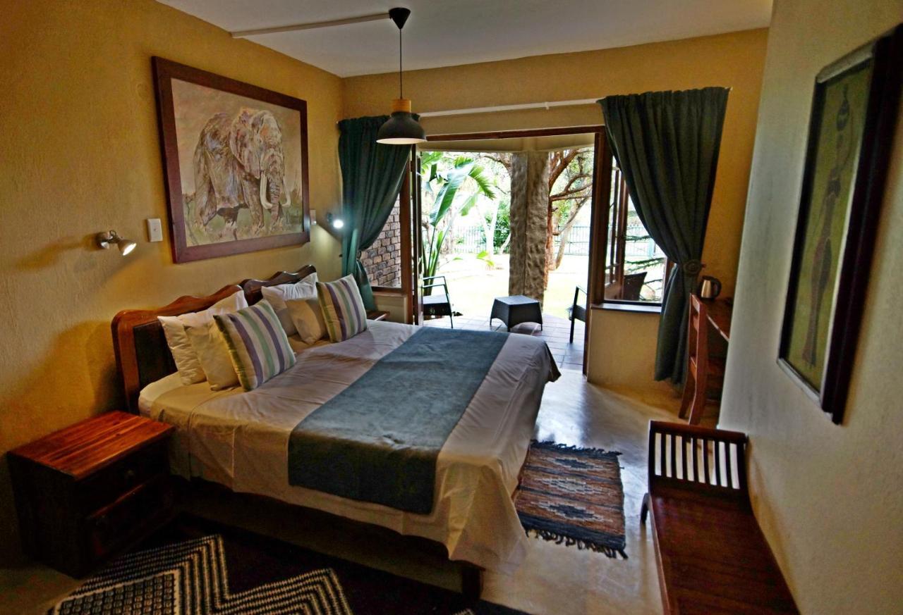 Crocodile Kruger Safari Lodge มาร์ลอทพาร์ค ภายนอก รูปภาพ