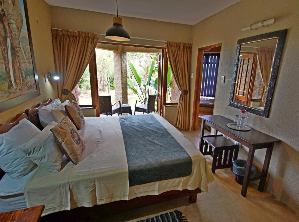 Crocodile Kruger Safari Lodge มาร์ลอทพาร์ค ภายนอก รูปภาพ
