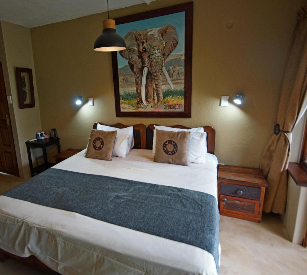 Crocodile Kruger Safari Lodge มาร์ลอทพาร์ค ภายนอก รูปภาพ