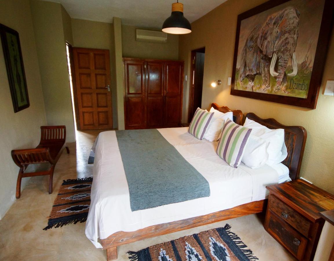 Crocodile Kruger Safari Lodge มาร์ลอทพาร์ค ภายนอก รูปภาพ
