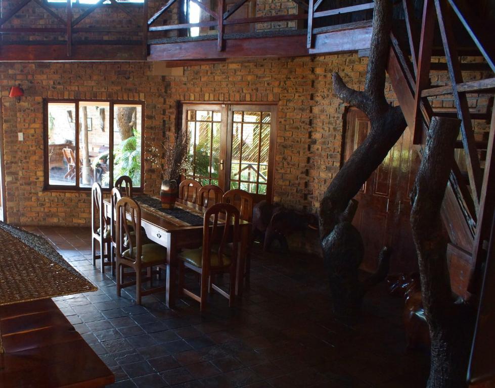 Crocodile Kruger Safari Lodge มาร์ลอทพาร์ค ภายนอก รูปภาพ