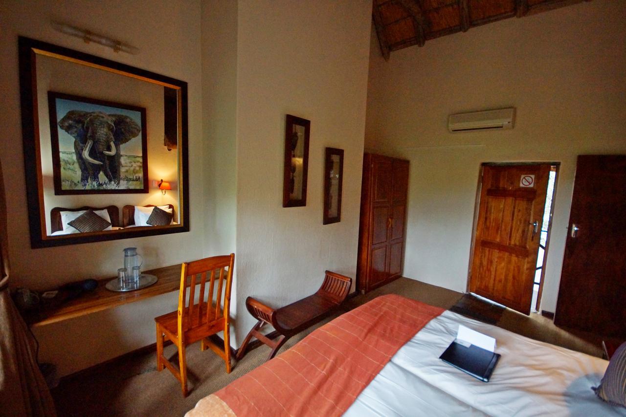 Crocodile Kruger Safari Lodge มาร์ลอทพาร์ค ภายนอก รูปภาพ